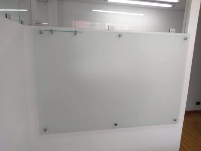 Vidrio en 6mm, 8mm, 10mm, es un producto que brinda verdaderas ventajas tanto desde el punto de vista óptico como estético, son aquellos que tienen la capacidad de eliminar los reflejos de luz que dificultan visualizar de forma correcta