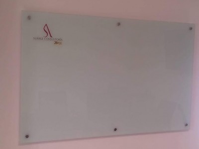 Vidrio en 6mm, 8mm, 10mm, se define como un símbolo formado por imágenes o letras que sirve para identificar una empresa o marca. Tamaños aprox. (15x15), o a petición del cliente